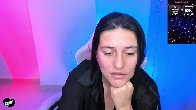Snapshot of Saskyaa chatting on May 18, 2026, 3:35 am Saskyaa online show from May 18, 2026, 3:35 am