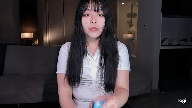 hee young11 online show from March 11, 2025, 2:51 pm