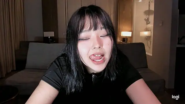 hee young11 online show from March 13, 2025, 12:35 pm