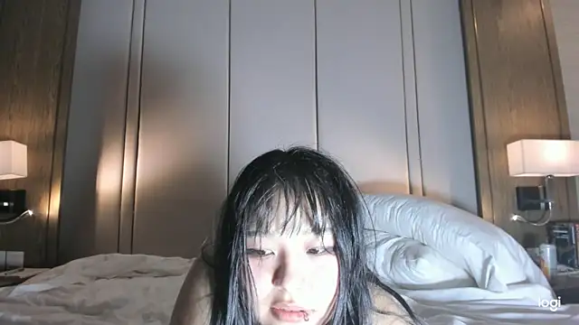 hee young11 online show from March 20, 2025, 8:19 pm