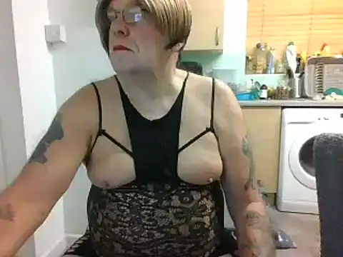 samanthasissieuk online show from January 1, 2025, 4:18 am