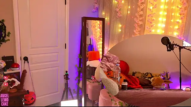 Angel-Lewd-Cake online show from October 25, 2025, 5:15 am