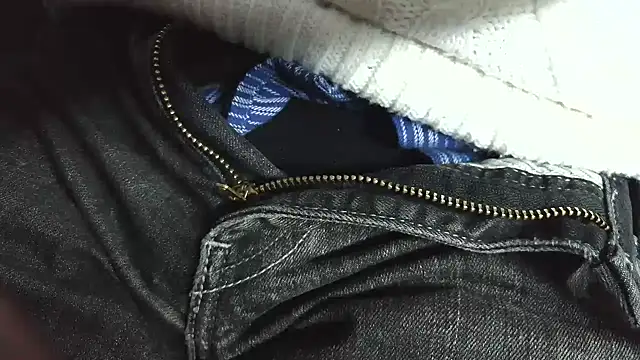 smoothandtiny online show from March 25, 2026, 6:19 am