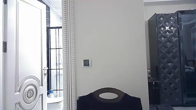 KIZLAZIMYaa online show from November 22, 2025, 4:00 am