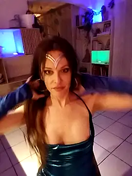 Snapshot of Luna_Kitanna chatting on February 2, 2025, 3:32 am Luna Kitanna online show from February 2, 2025, 3:32 am