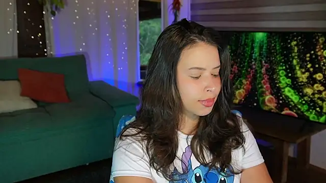 Snapshot of Kozzy_ chatting on May 13, 2026, 10:38 pm Kozzy online show from May 13, 2026, 10:38 pm