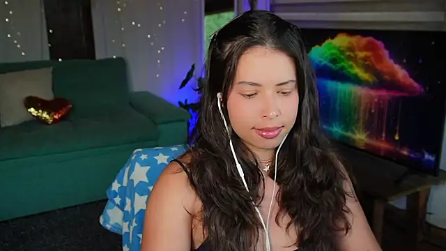 Snapshot of Kozzy_ chatting on June 9, 2026, 10:32 pm Kozzy online show from June 9, 2026, 10:32 pm