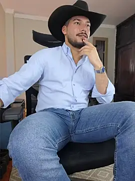 Snapshot of HenryBenso chatting on July 17, 2026, 10:47 pm HenryBenso online show from July 17, 2026, 10:47 pm