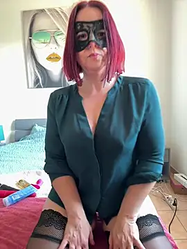 la petite prunette69 online show from April 17, 2026, 11:57 am