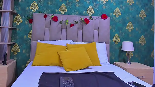 SuzanSmithh online show from November 7, 2025, 10:37 am