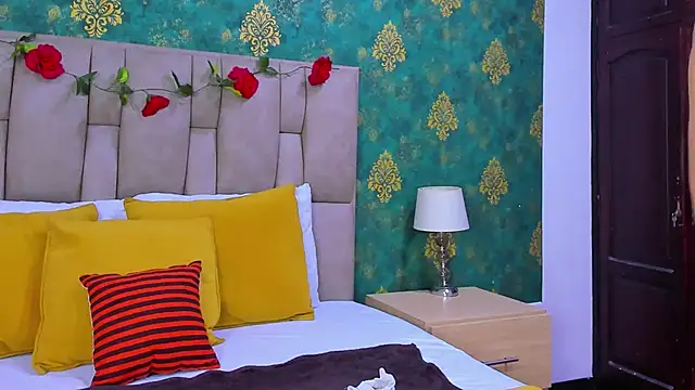 SuzanSmithh online show from November 12, 2025, 11:21 am