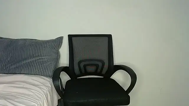 Perqueen online show from March 21, 2025, 1:23 pm