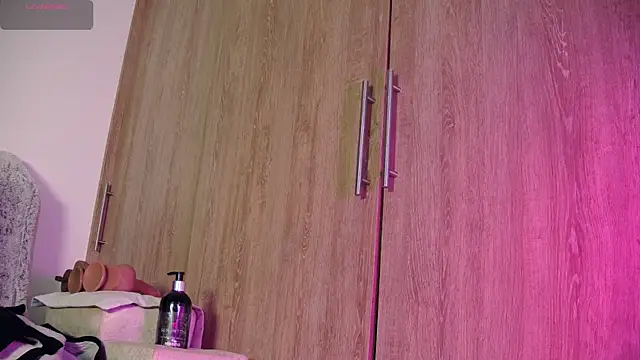 Snapshot of aidaadams chatting on November 14, 2025, 12:15 pm aidaadams online show from November 14, 2025, 12:15 pm