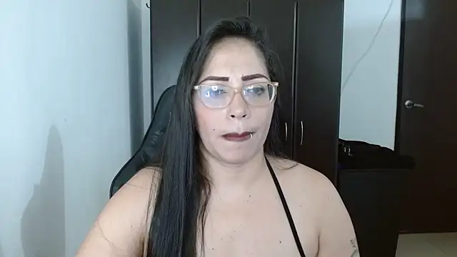 natashasmithe online show from February 8, 2025, 5:18 am