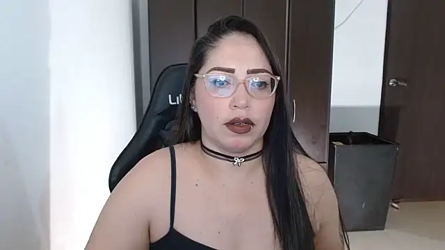 natashasmithe online show from September 28, 2025, 7:52 pm