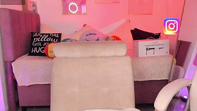 Hinataw33d01 online show from November 6, 2025, 4:02 am