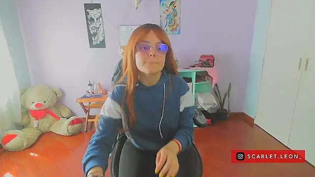 Scarletleon77 online show from February 7, 2025, 3:41 pm