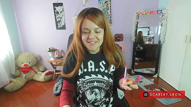 Scarletleon77 online show from March 12, 2025, 3:18 pm