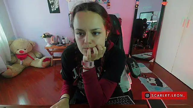 Scarletleon77 online show from March 12, 2025, 6:22 pm