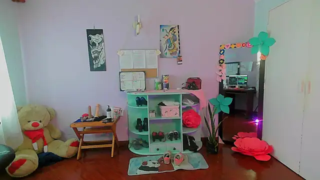 Scarletleon77 online show from March 18, 2025, 3:31 pm