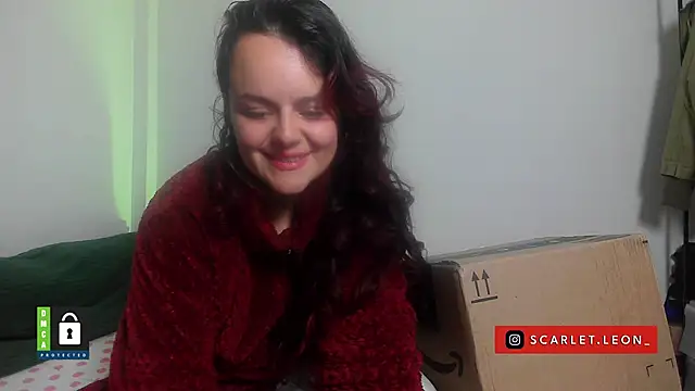 Scarletleon77 online show from April 14, 2026, 4:46 pm