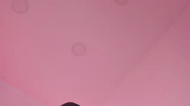 sarah-bonneth online show from April 19, 2026, 1:43 pm