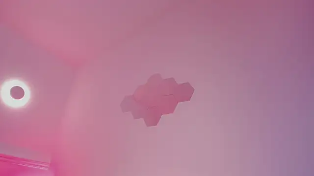 sarah-bonneth online show from April 23, 2026, 11:42 am