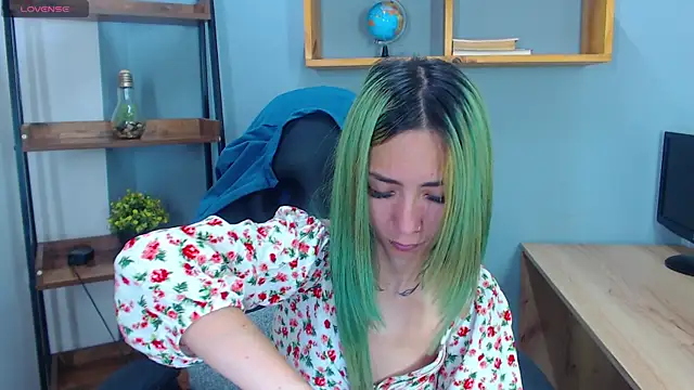 Erika Stevens online show from November 5, 2025, 2:50 pm