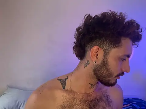 axel giracr online show from December 9, 2024, 8:54 pm