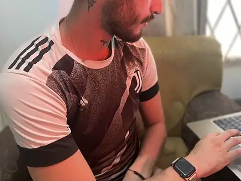 axel giracr online show from December 16, 2024, 10:03 pm