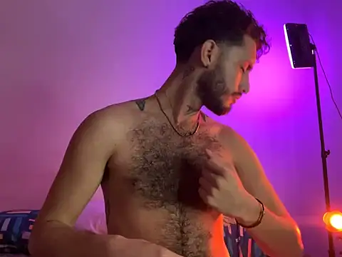 axel giracr online show from January 4, 2025, 11:38 pm