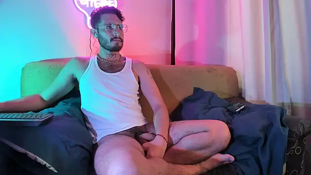 axel giracr online show from November 17, 2025, 6:35 pm