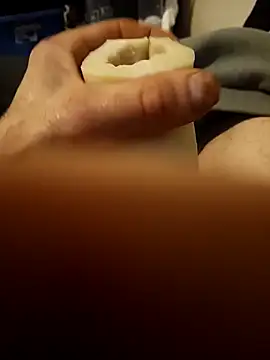 Sluckkkbigdk online show from November 17, 2025, 1:39 pm