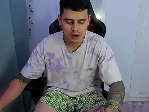 E Moon online show from October 7, 2025, 3:47 am