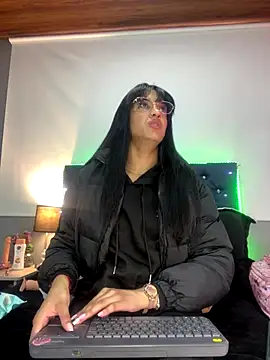 valentinabaez online show from November 11, 2025, 2:50 pm