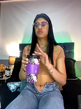 valentinabaez online show from November 26, 2025, 1:45 pm