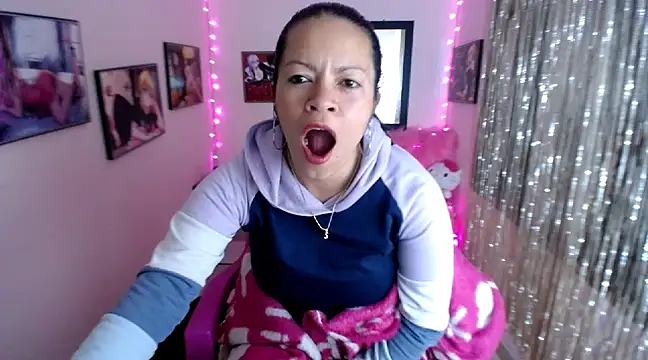 Cristal w online show from February 25, 2025, 7:14 pm