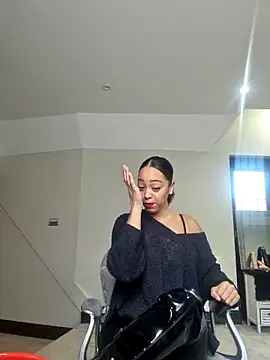 QueenTricks1 online show from December 19, 2025, 8:54 am