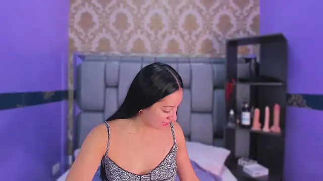 Snapshot of Lila_Pinky chatting on October 10, 2025, 12:48 pm Lila Pinky online show from October 10, 2025, 12:48 pm