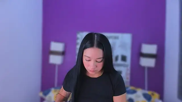 Snapshot of Lila_Pinky chatting on November 11, 2025, 12:49 pm Lila Pinky online show from November 11, 2025, 12:49 pm