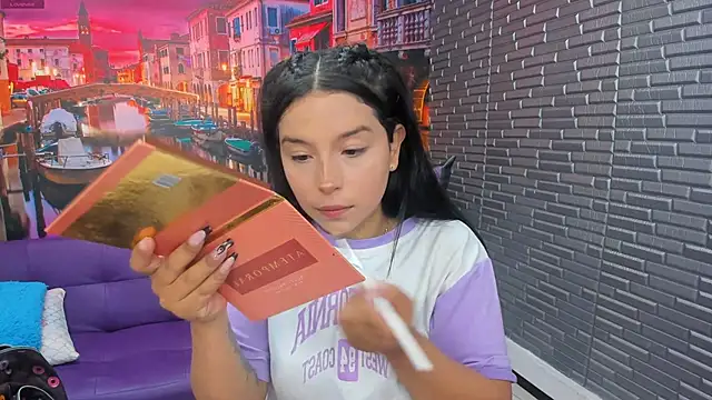 Snapshot of Small_naughty_ chatting on January 6, 2026, 1:37 pm Small naughty online show from January 6, 2026, 1:37 pm