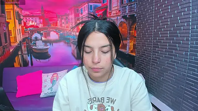 Snapshot of Small_naughty_ chatting on February 4, 2026, 1:39 pm Small naughty online show from February 4, 2026, 1:39 pm