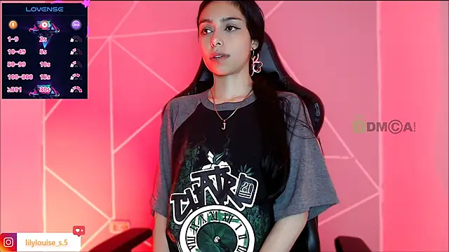 lilylouisee online show from November 19, 2025, 4:29 pm