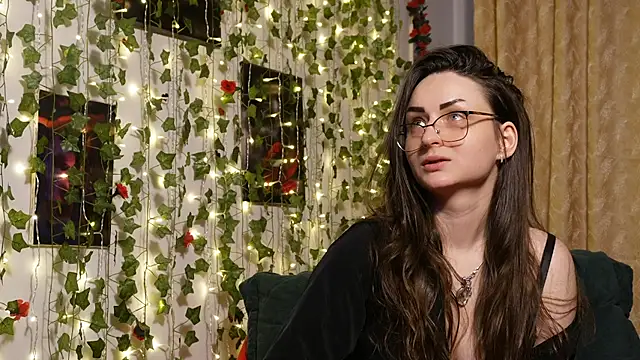 NaughtYHomemadE online show from January 11, 2026, 10:20 am