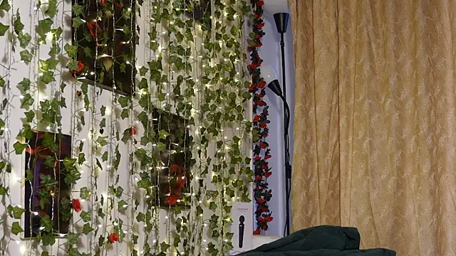 NaughtYHomemadE online show from March 7, 2026, 9:17 am