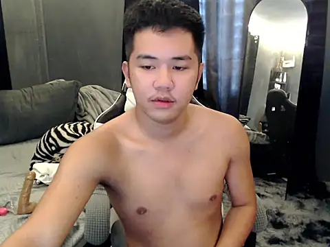 xgregor07 online show from November 3, 2025, 3:52 am