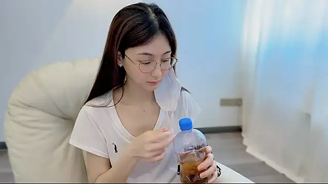 Snapshot of SHUIshui_ chatting on May 27, 2026, 9:17 am SHUIshui online show from May 27, 2026, 9:17 am