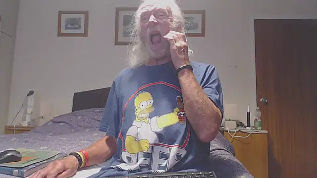 Snapshot of WaverlyKernow chatting on July 2, 2026, 12:22 pm WaverlyKernow online show from July 2, 2026, 12:22 pm