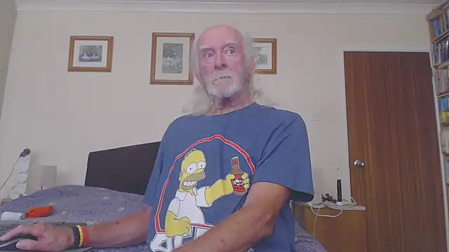 Snapshot of WaverlyKernow chatting on July 3, 2026, 2:12 pm WaverlyKernow online show from July 3, 2026, 2:12 pm