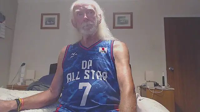 Snapshot of WaverlyKernow chatting on July 11, 2026, 4:43 pm WaverlyKernow online show from July 11, 2026, 4:43 pm